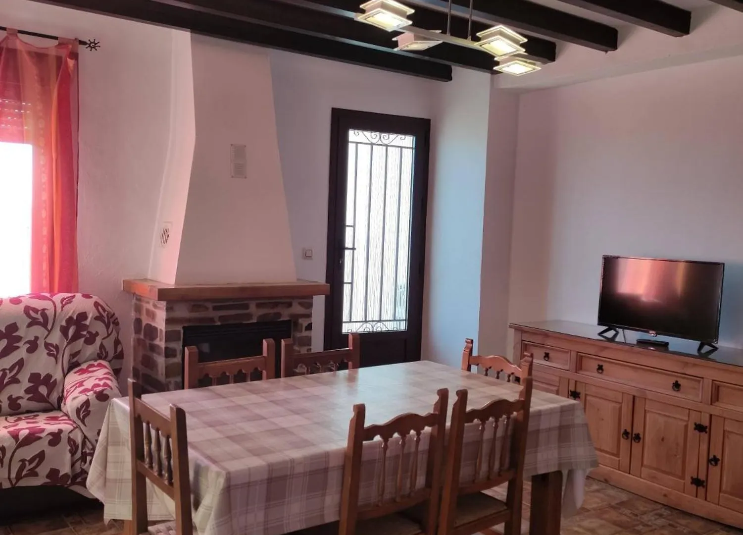 Holiday home Viviendasfuentezuelas Laroles
